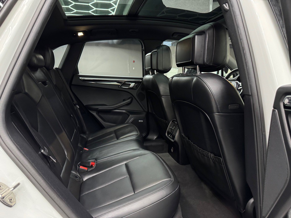 2019 Porsche Macan Image 26