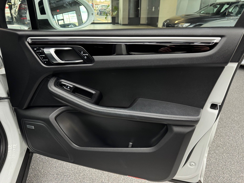 2019 Porsche Macan Image 27