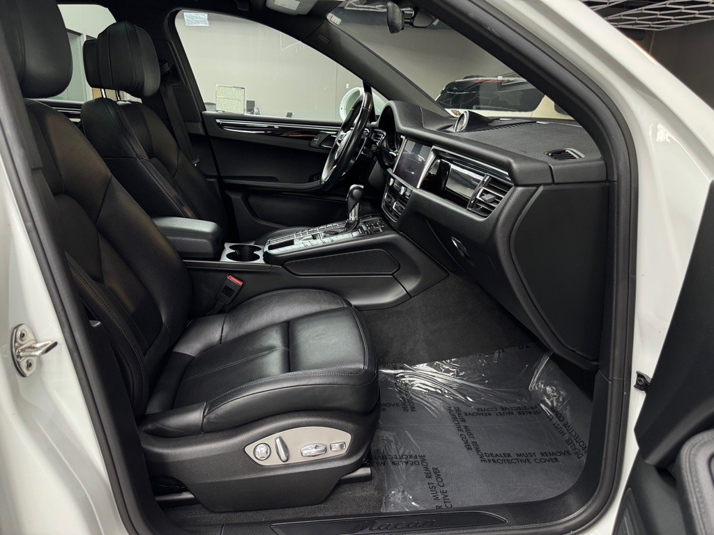 2019 Porsche Macan Image 28