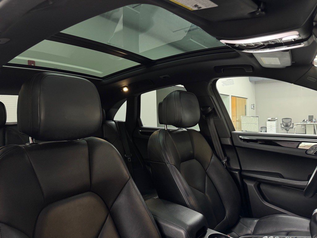 2019 Porsche Macan Image 30