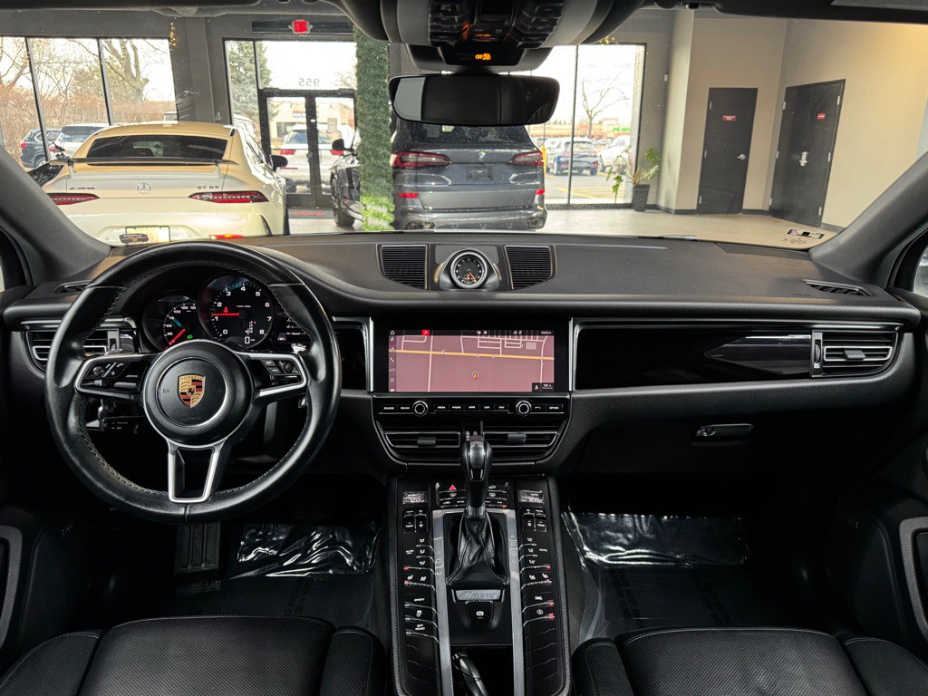 2019 Porsche Macan Image 32