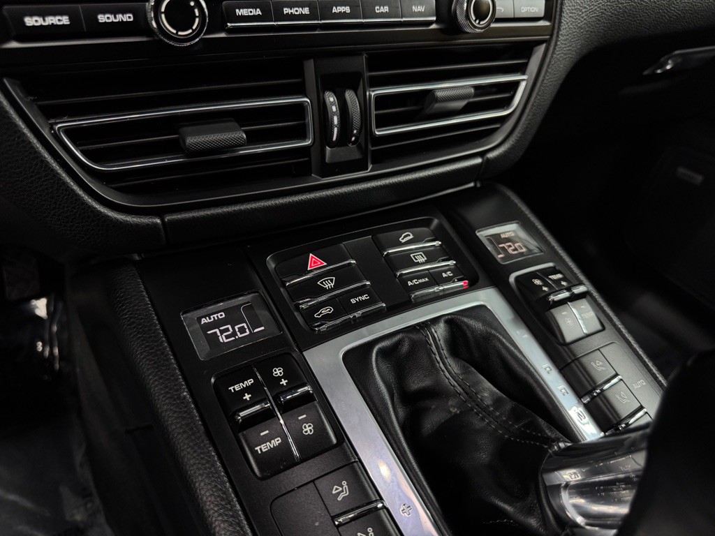 2019 Porsche Macan Image 37