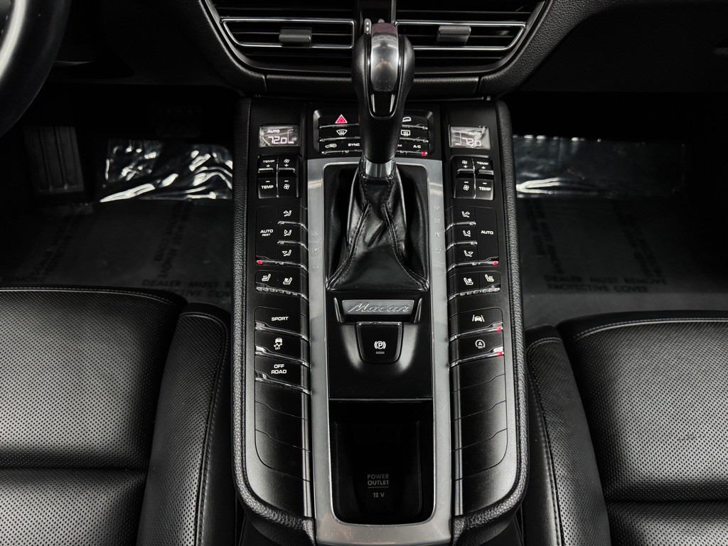 2019 Porsche Macan Image 38