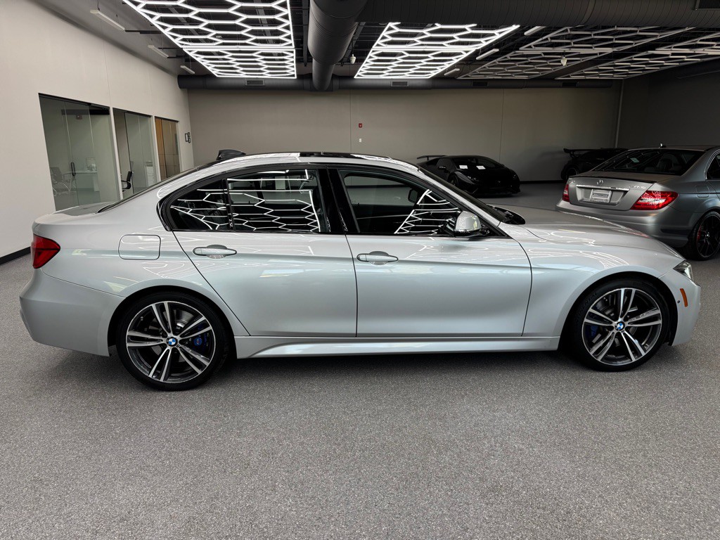 2016 BMW 3 Series Image 16