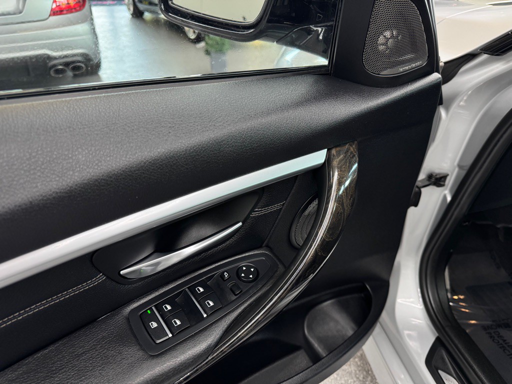 2016 BMW 3 Series Image 20
