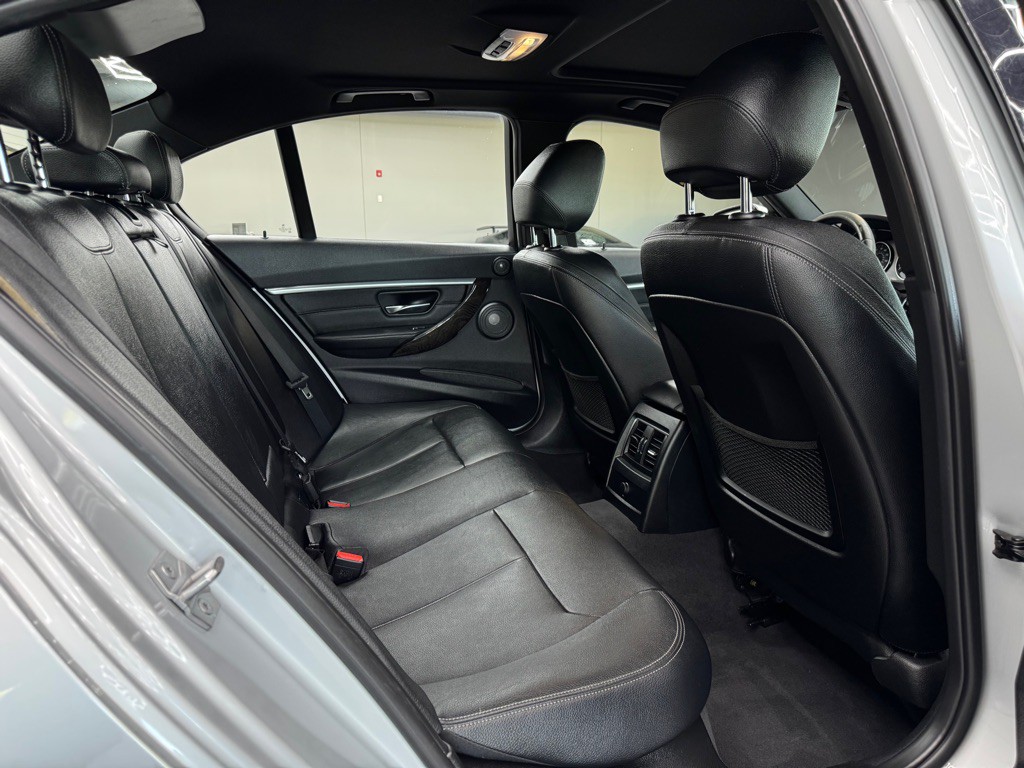 2016 BMW 3 Series Image 29