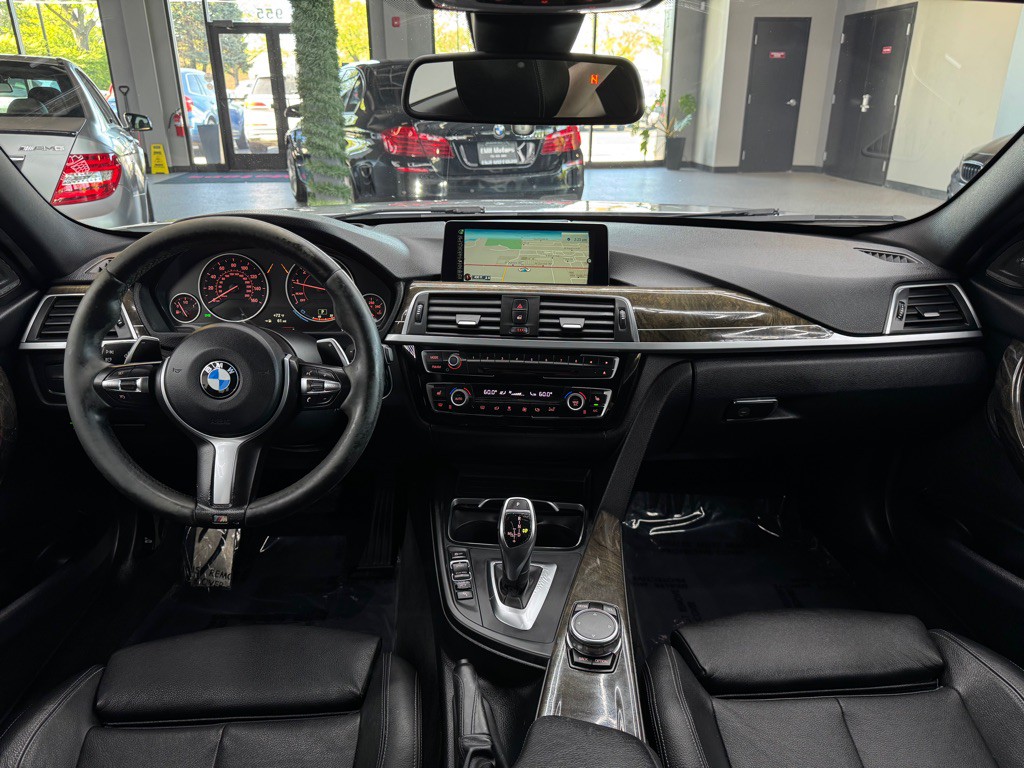 2016 BMW 3 Series Image 33
