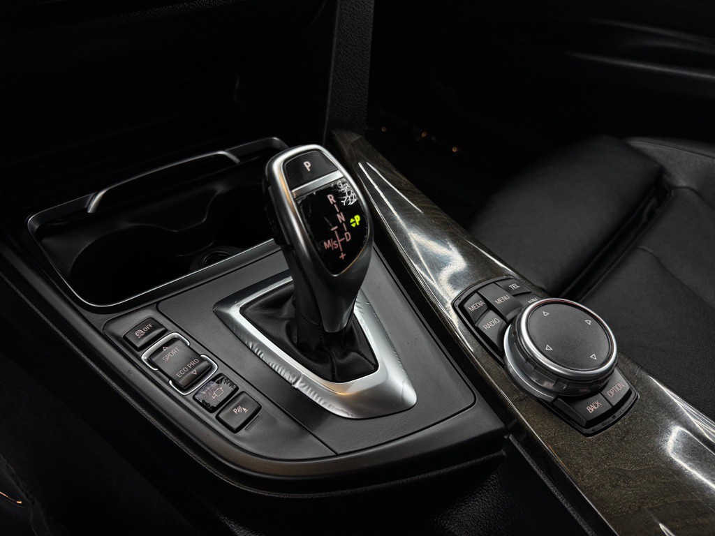 2016 BMW 3 Series Image 41