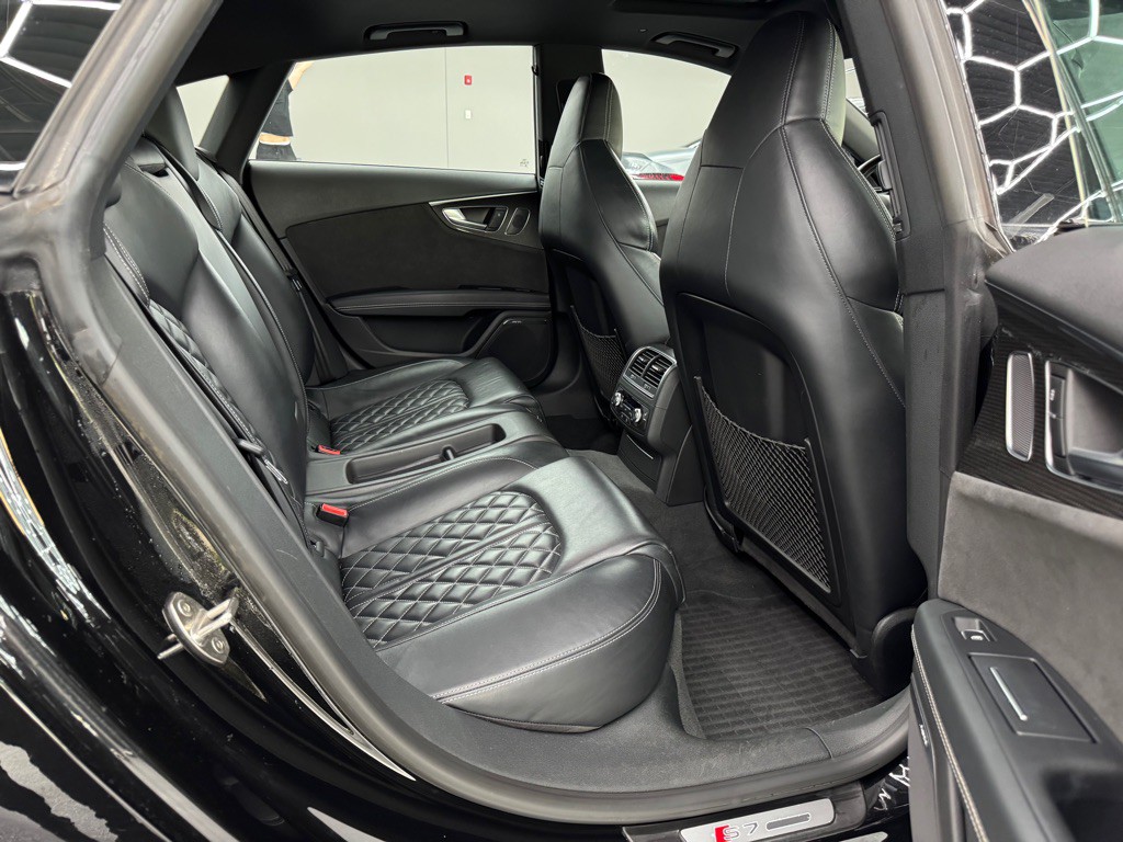 2016 Audi S7 Image 32