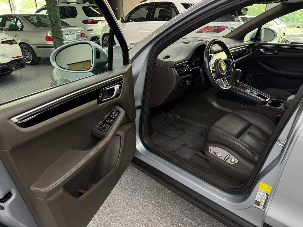 2020 Porsche Macan Image 17