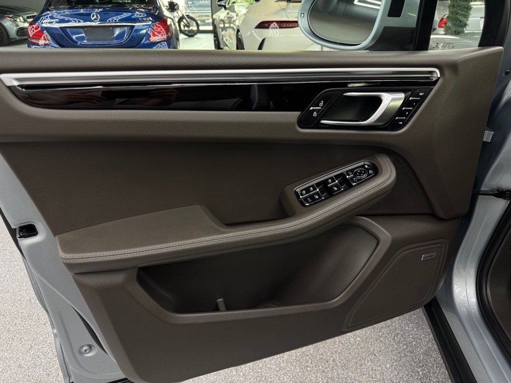 2020 Porsche Macan Image 18