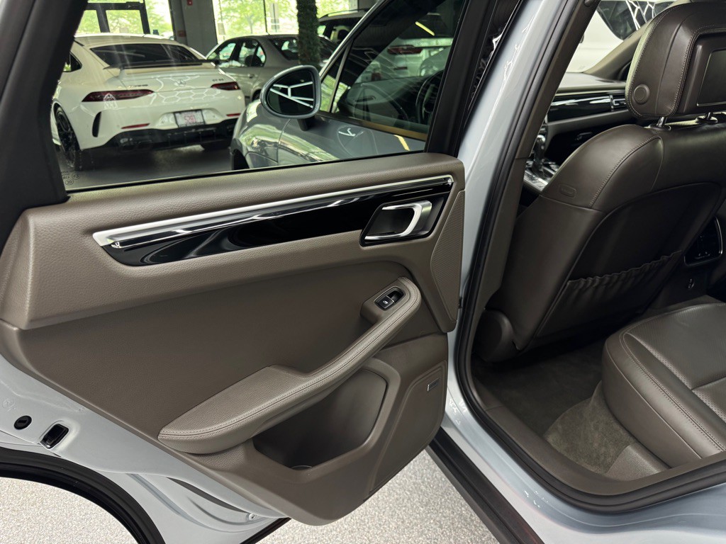 2020 Porsche Macan Image 21