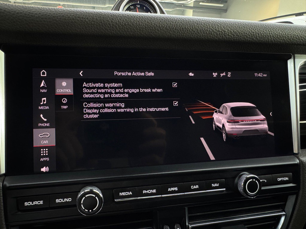 2020 Porsche Macan Image 34