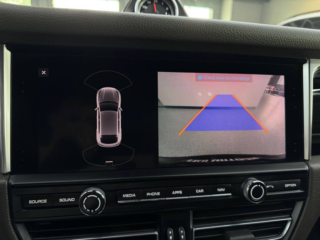 2020 Porsche Macan Image 35