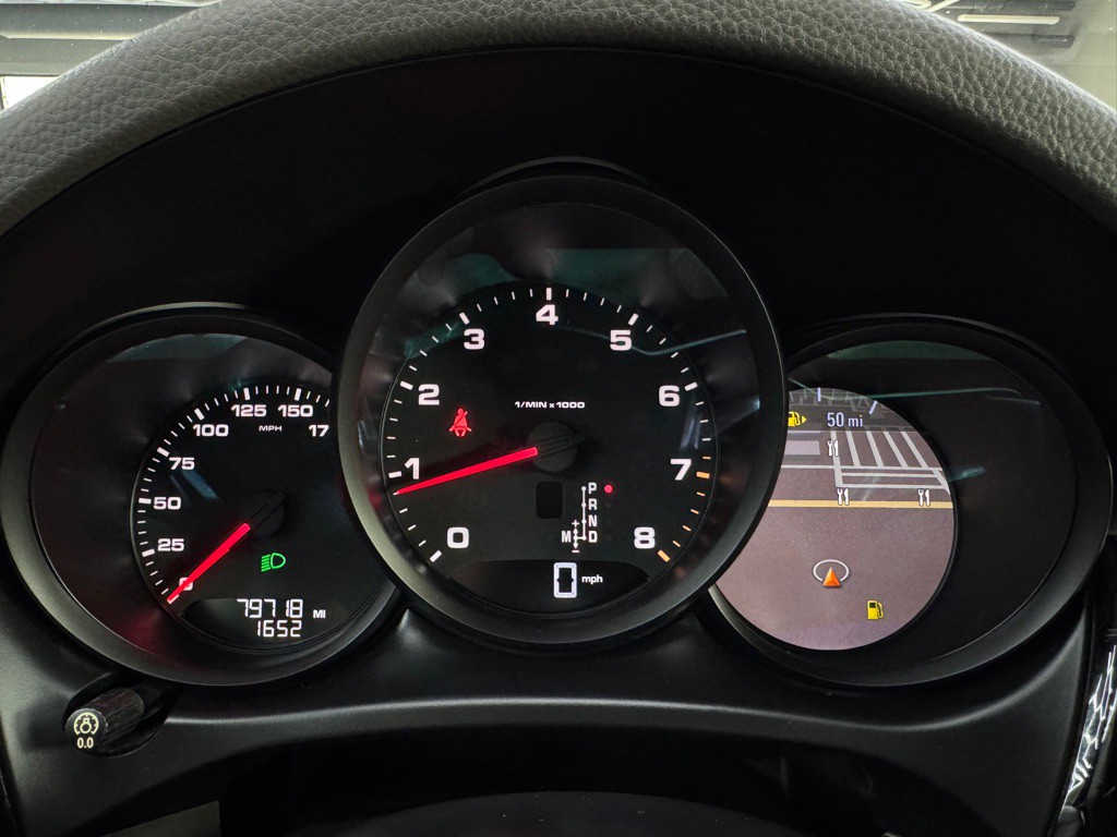 2020 Porsche Macan Image 39