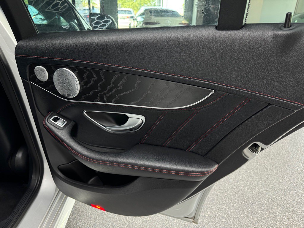 2016 Mercedes-Benz C-Class Image 24