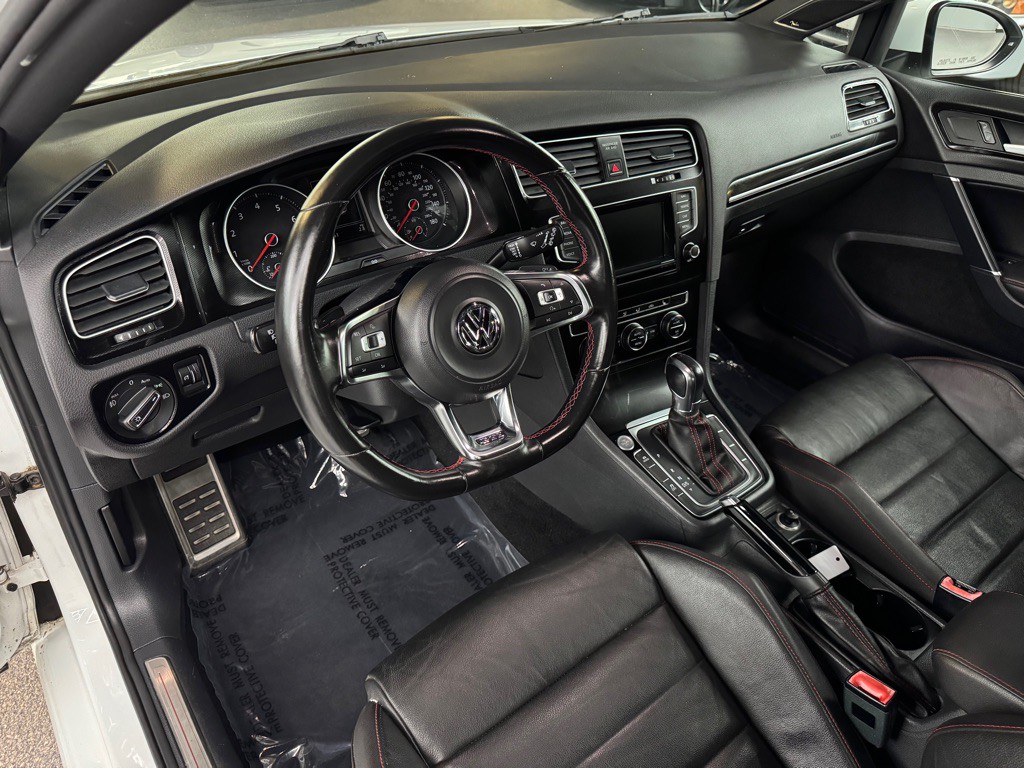2015 Volkswagen GTI Image 16