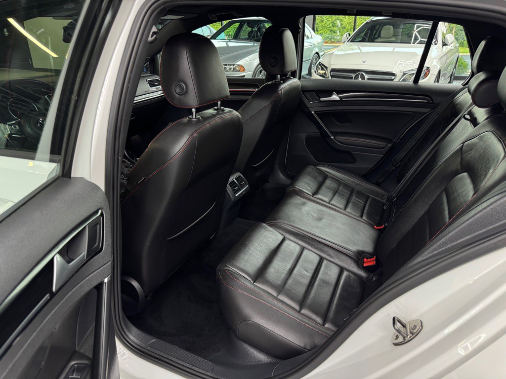 2015 Volkswagen GTI Image 18