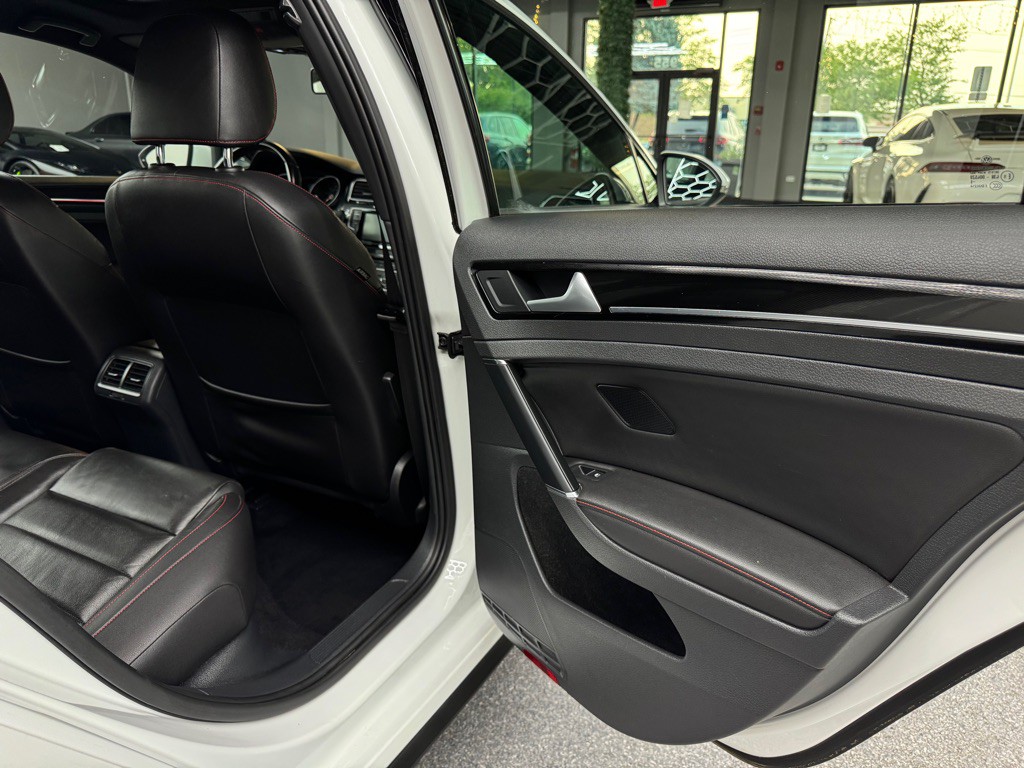 2015 Volkswagen GTI Image 20