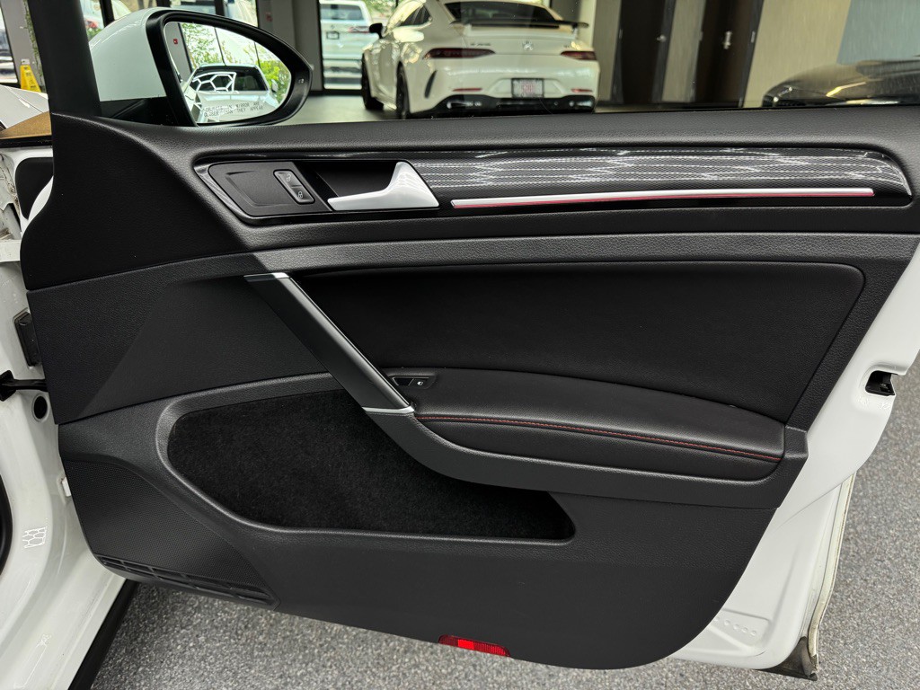 2015 Volkswagen GTI Image 22