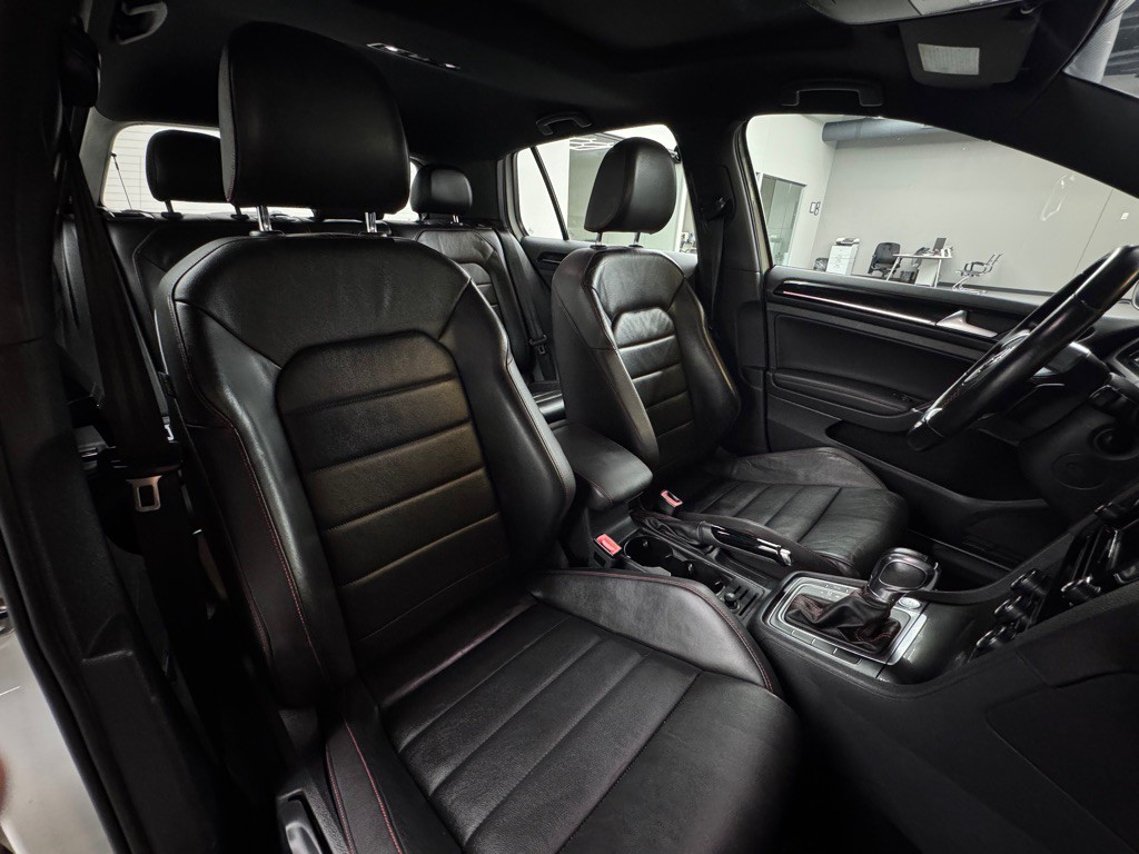 2015 Volkswagen GTI Image 24