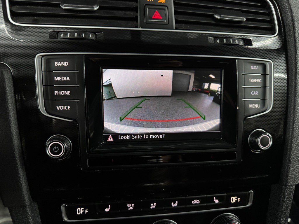 2015 Volkswagen GTI Image 28