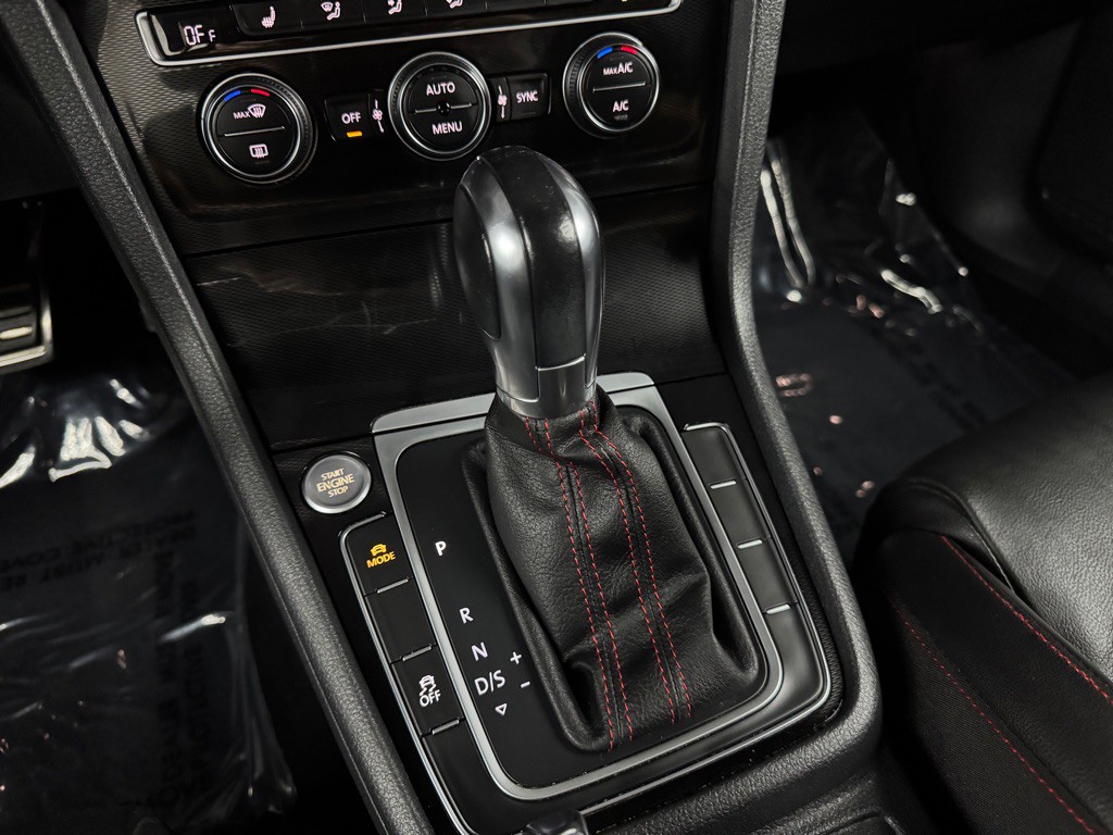 2015 Volkswagen GTI Image 31
