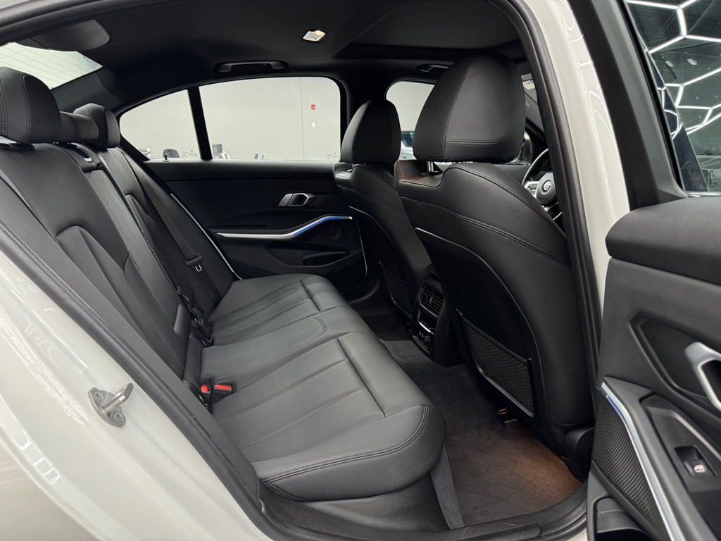 2020 BMW 3 Series Image 27