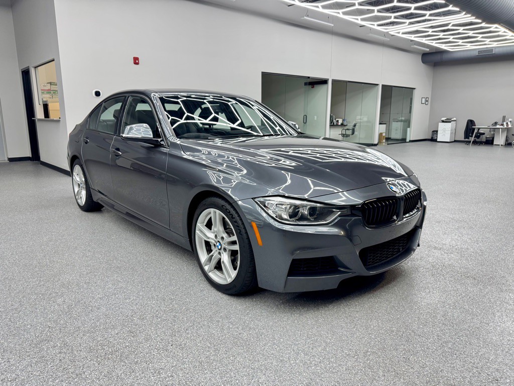 2013 BMW 3 Series Image 1