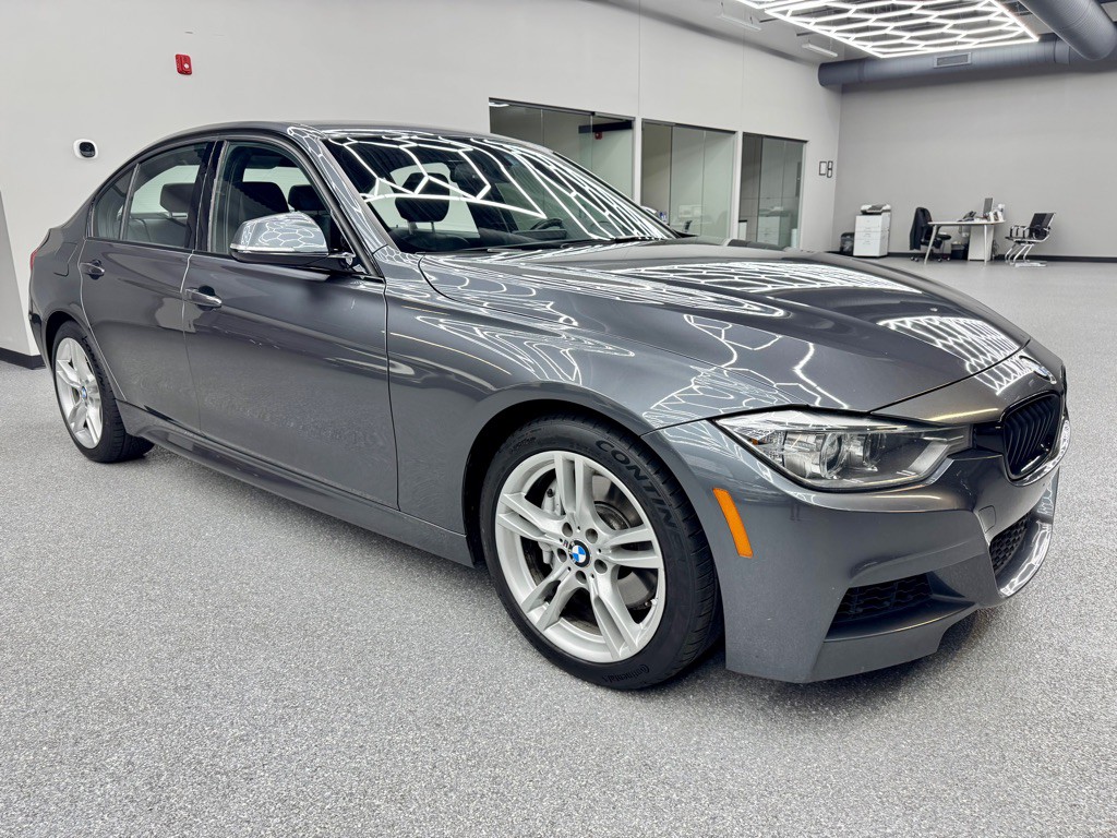 2013 BMW 3 Series Image 2