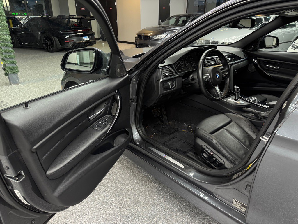 2013 BMW 3 Series Image 14