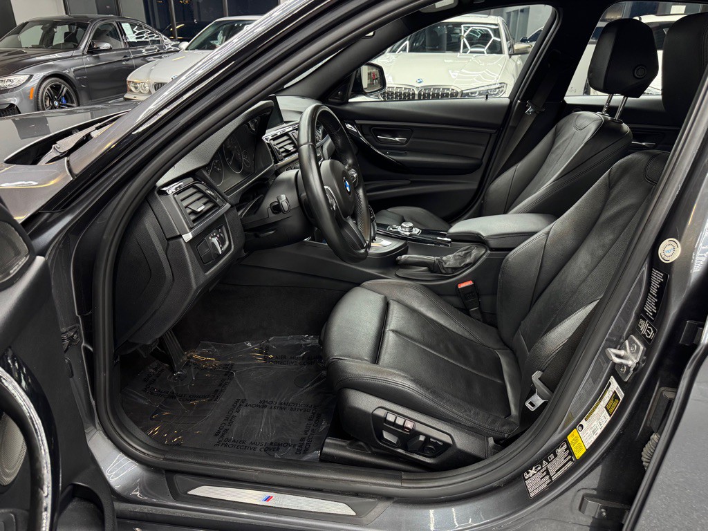 2013 BMW 3 Series Image 16