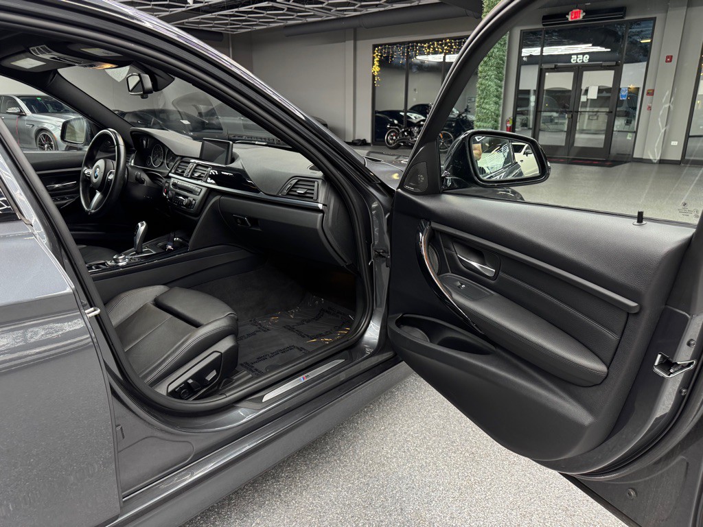 2013 BMW 3 Series Image 22