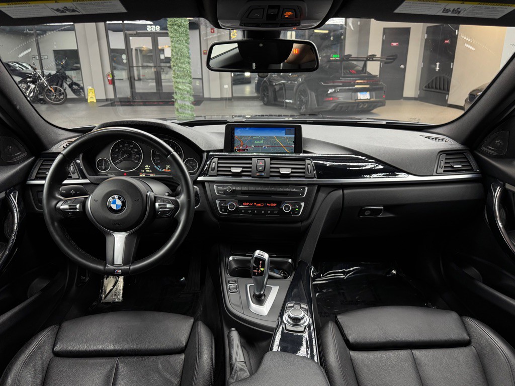2013 BMW 3 Series Image 25