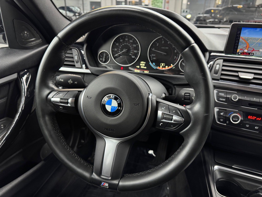2013 BMW 3 Series Image 26