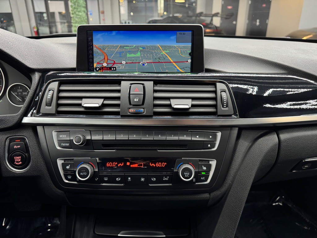 2013 BMW 3 Series Image 27
