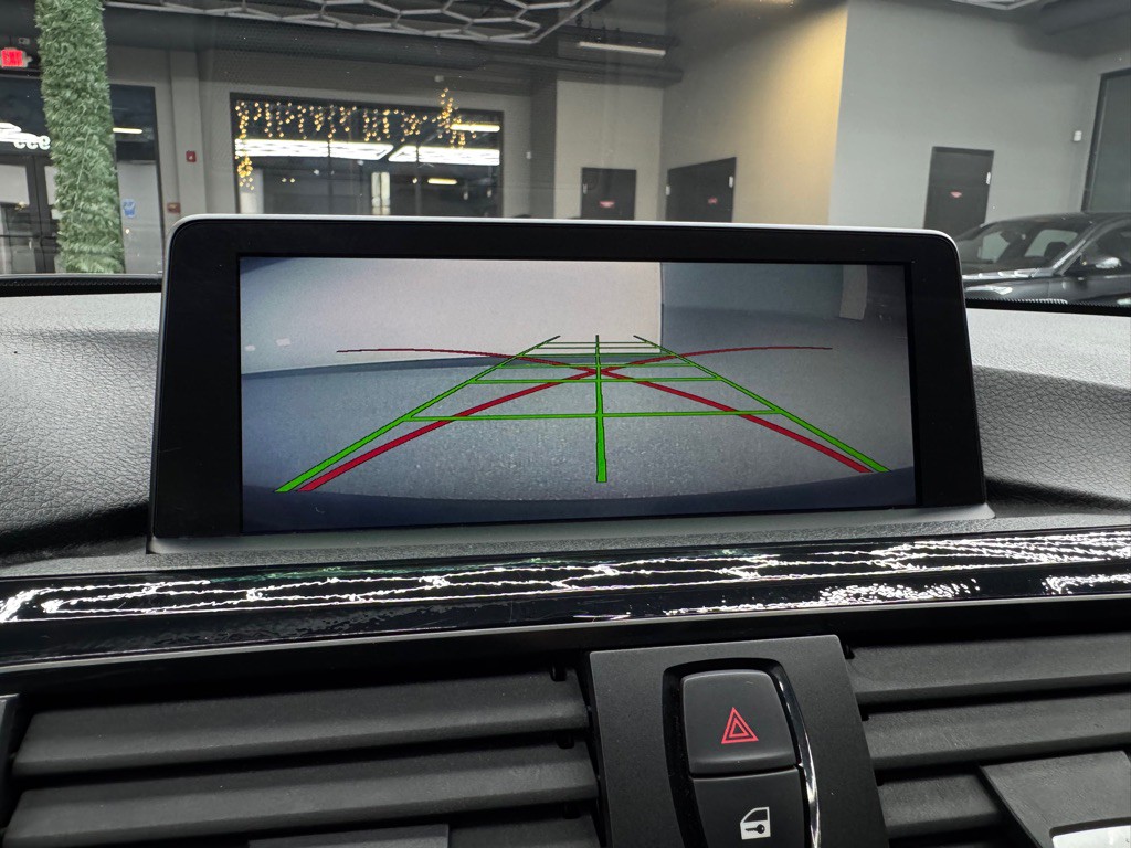 2013 BMW 3 Series Image 28