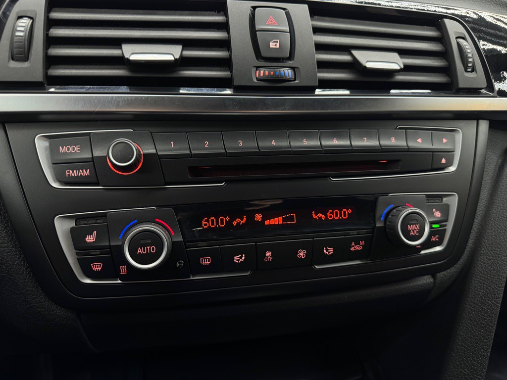 2013 BMW 3 Series Image 32
