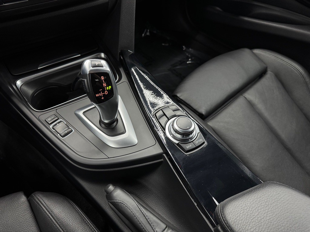 2013 BMW 3 Series Image 33