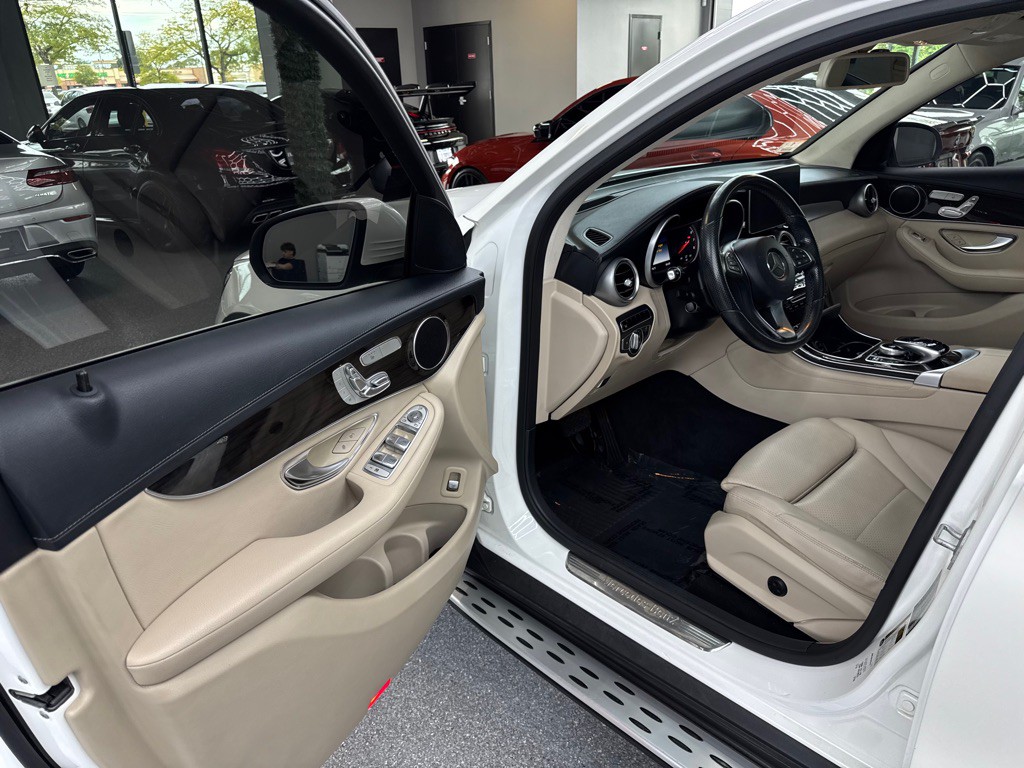 2016 Mercedes-Benz GLC-Class Image 11