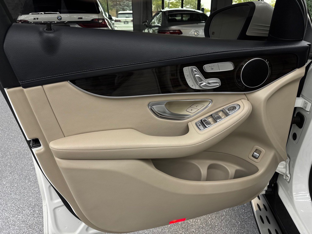2016 Mercedes-Benz GLC-Class Image 12