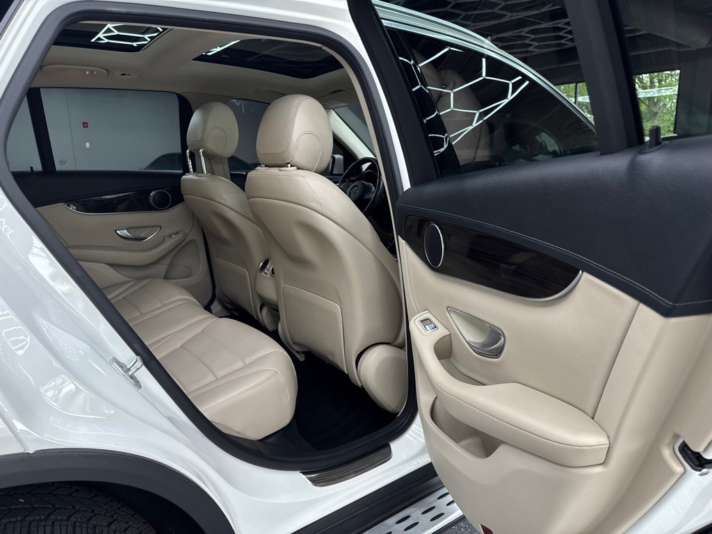 2016 Mercedes-Benz GLC-Class Image 18