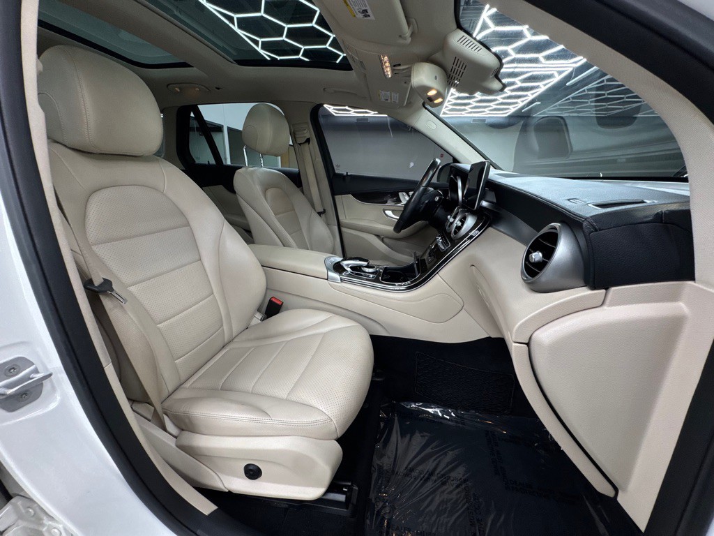 2016 Mercedes-Benz GLC-Class Image 21