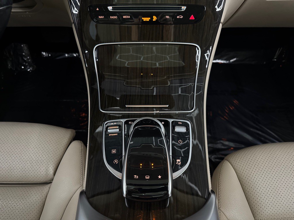 2016 Mercedes-Benz GLC-Class Image 28