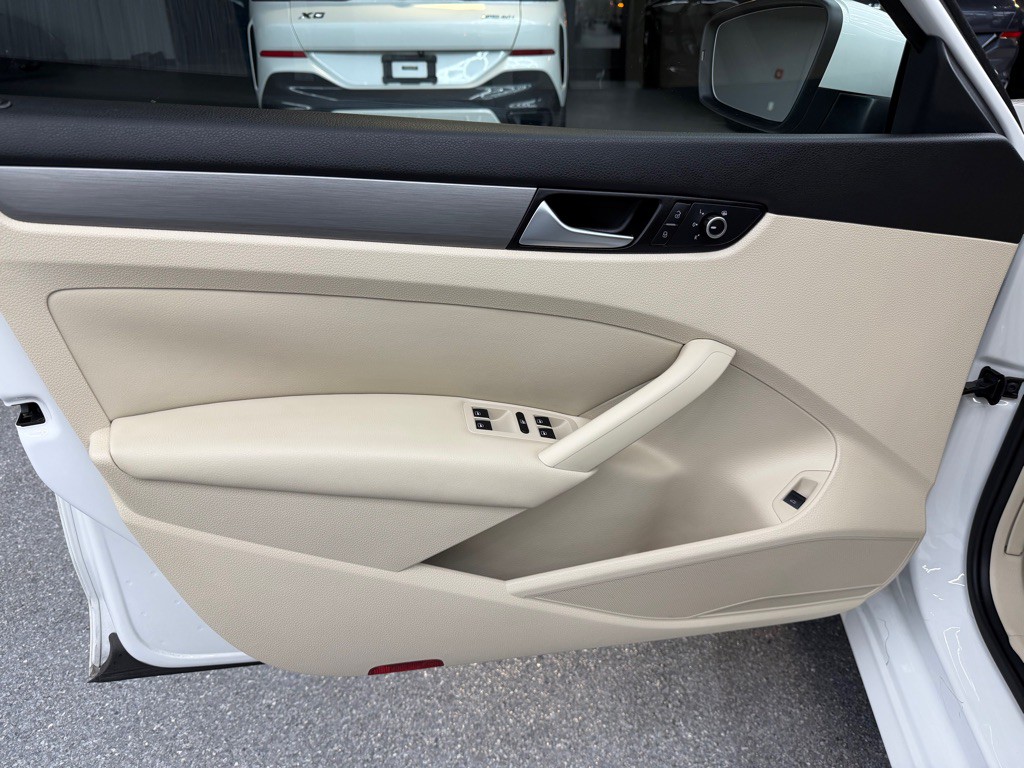 2015 Volkswagen Passat Image 11