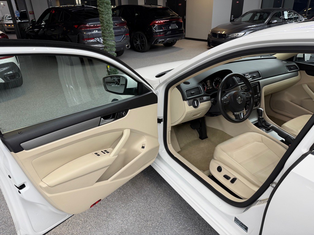 2015 Volkswagen Passat Image 12