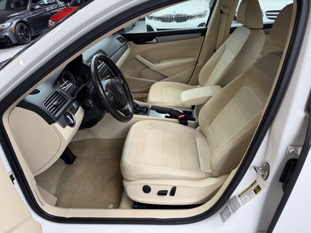 2015 Volkswagen Passat Image 13