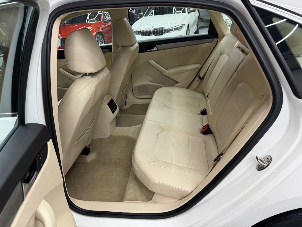 2015 Volkswagen Passat Image 15