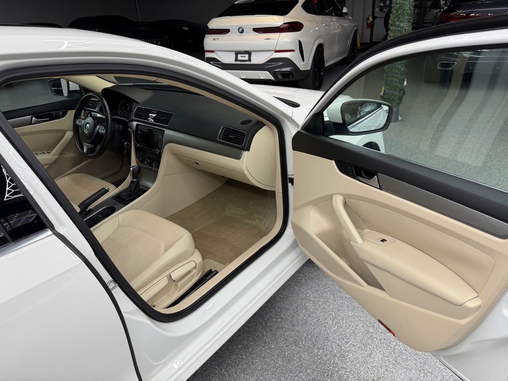 2015 Volkswagen Passat Image 19