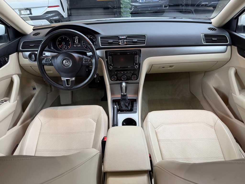 2015 Volkswagen Passat Image 22